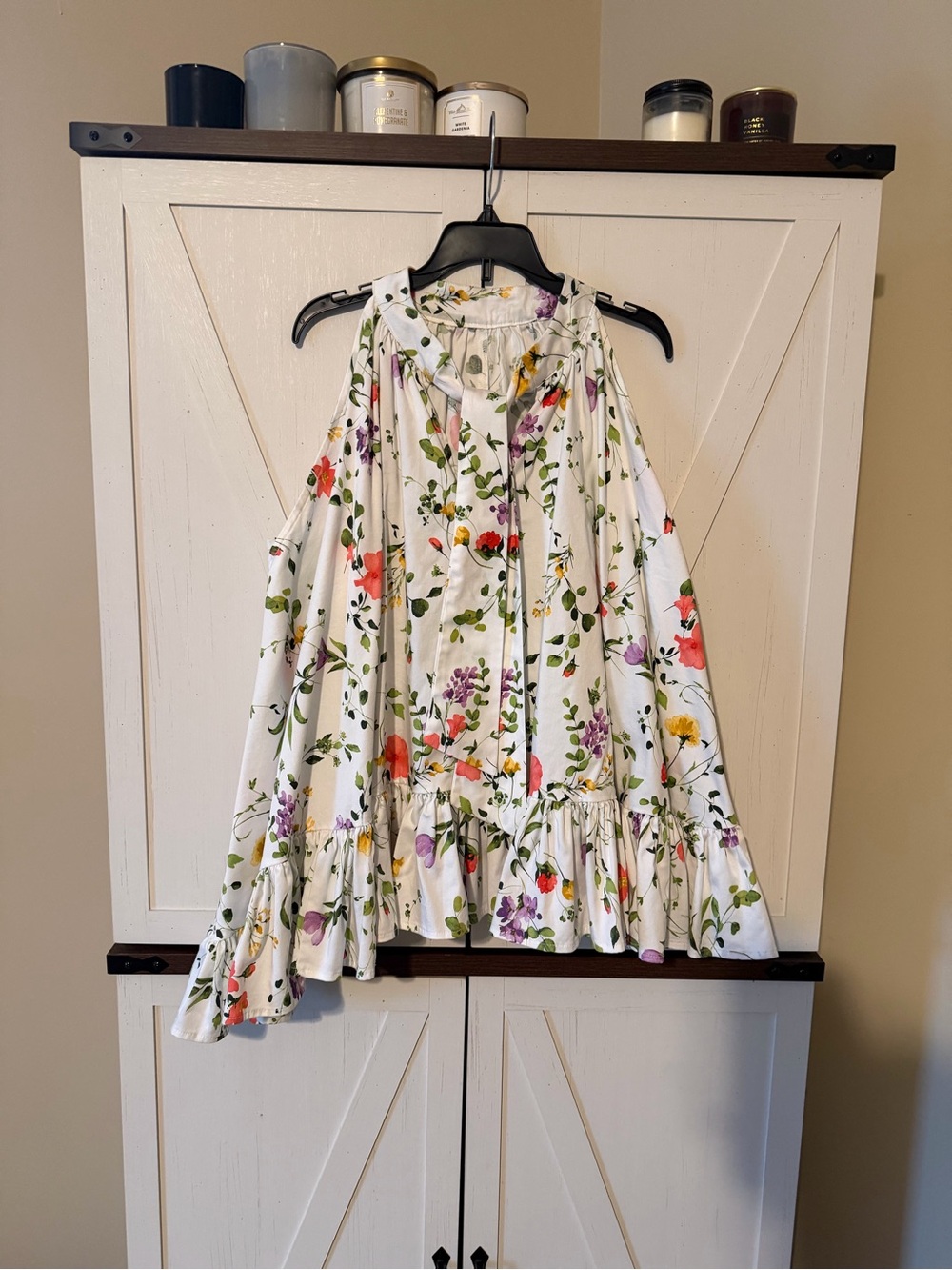White Floral Ruffle Top - Picture 2 of 4